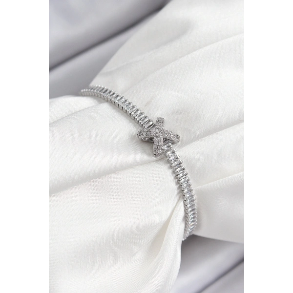 Pirinç Zirkon Taşlı X Detaylı Su Yolu Model Gümüş Renk Asansörlü Kadın Bileklik