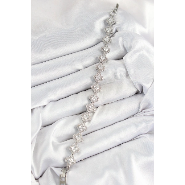 Pirinç Zirkon Taşlı Yonca Baget Model Gümüş Renk VIP Seri Kadın Bileklik