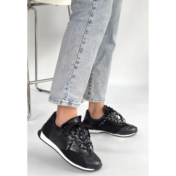 Ranu Siyah Cilt Paraşüt Detaylı Bağcıklı Spor Ayakkabı