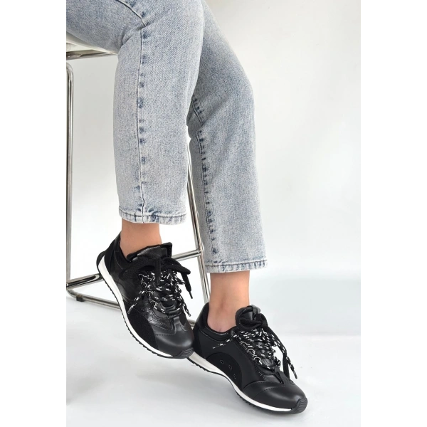 Ranu Siyah Cilt Paraşüt Detaylı Bağcıklı Spor Ayakkabı