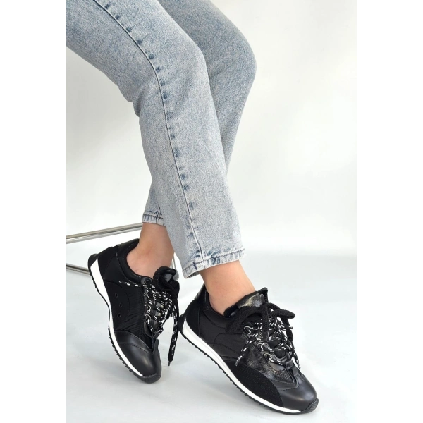 Reat Siyah Cilt Bağcıklı  Paraşüt Detaylı Spor Ayakkabı