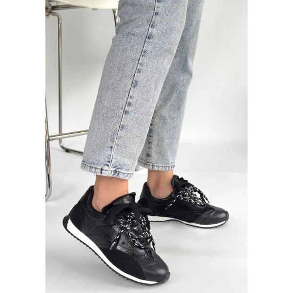Reat Siyah Cilt Bağcıklı  Paraşüt Detaylı Spor Ayakkabı