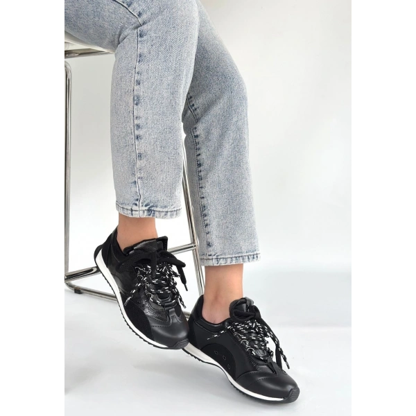 Reat Siyah Cilt Bağcıklı  Paraşüt Detaylı Spor Ayakkabı