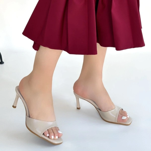 Ribay Bej Rugan Topuklu Terlik