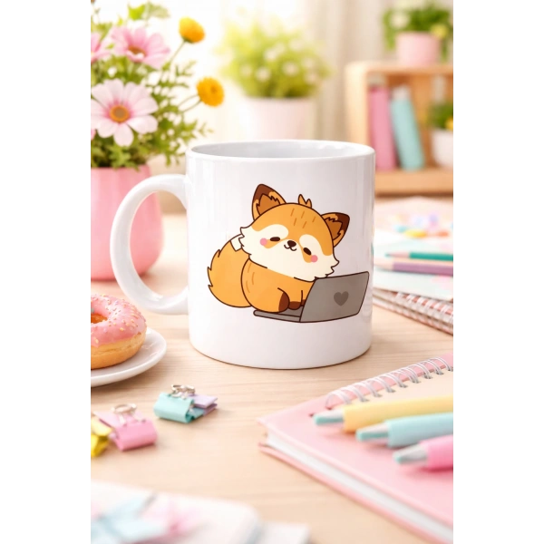 Sevimli Tilki Tasarımlı Porselen Kupa MODEL 115 – Laptoplu Tatlı Tilki Figürlü Ofis & Ev Kullanımı İçin Kahve Kupası