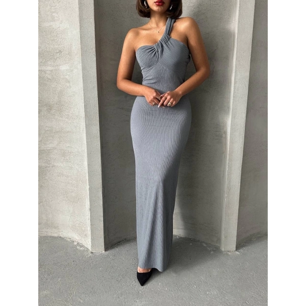 Tek omuz pliseli elbise