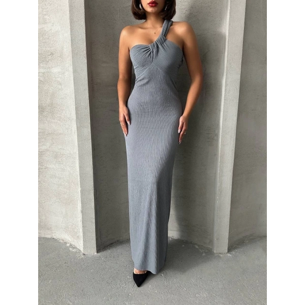 Tek omuz pliseli elbise