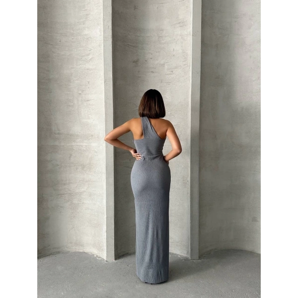 Tek omuz pliseli elbise