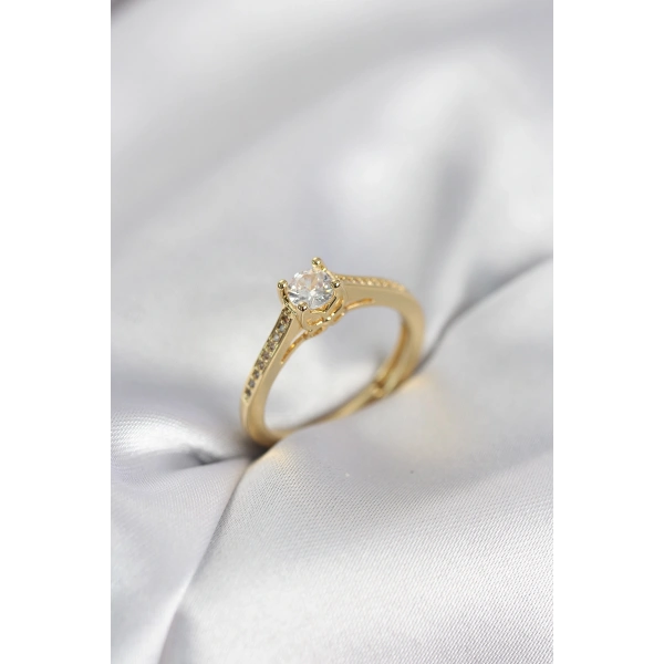 Tek Taş Gold Renk Zirkon Taşlı Model Kadın Yüzük