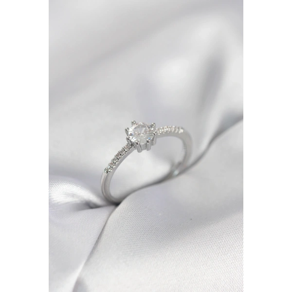 Tek Taş Model Gümüş Renk Zirkon Taşlı Kadın Yüzük