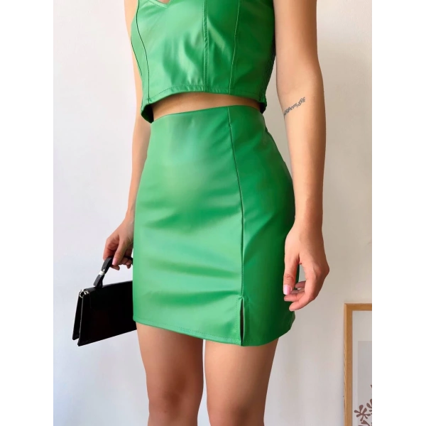Tek yırtmaçlı arkadan fermuarlı deri etek yeşil s24475