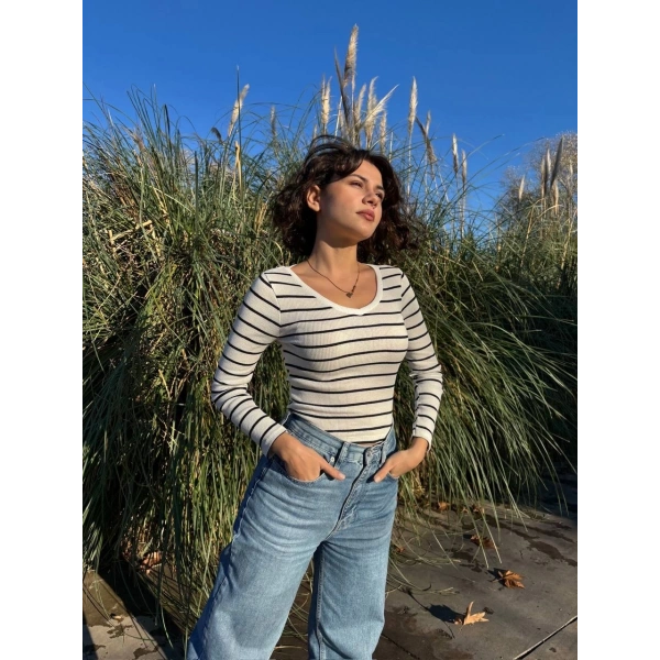 V yaka çizgili bluz beyaz A3699