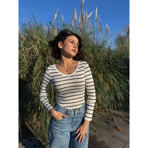 V yaka çizgili bluz beyaz A3699