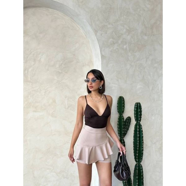 Valonlu fırfırlı şort bej s24683