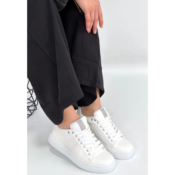 Yier Beyaz Cilt Bağcıklı Spor Ayakkabı