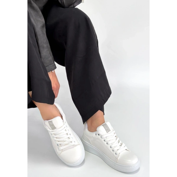 Yier Beyaz Cilt Bağcıklı Spor Ayakkabı