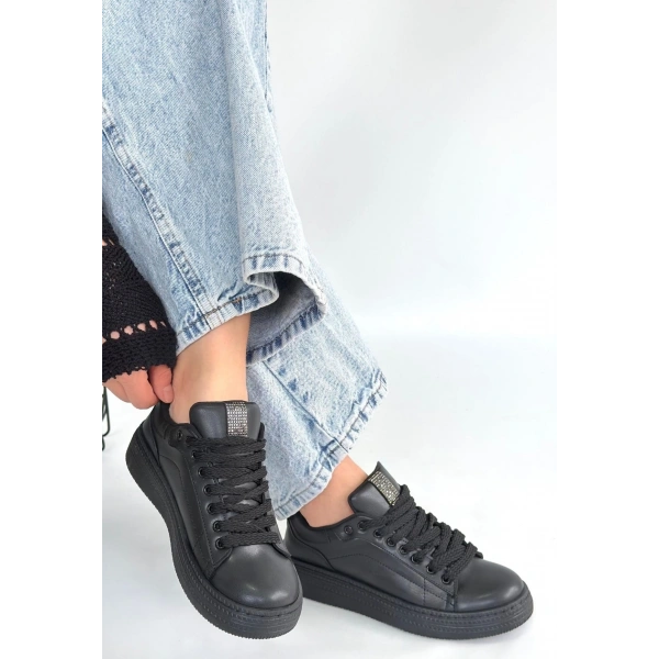 Yier Siyah Cilt Bağcıklı Spor Ayakkabı