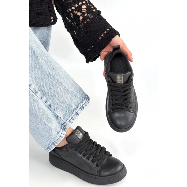 Yier Siyah Cilt Bağcıklı Spor Ayakkabı