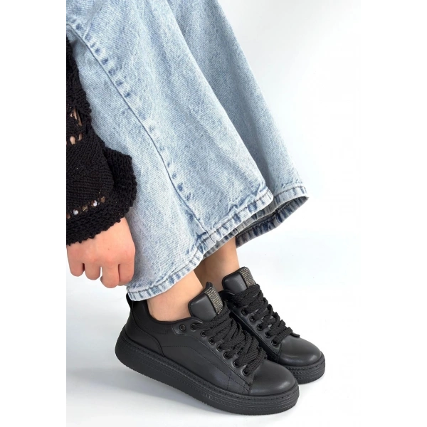 Yier Siyah Cilt Bağcıklı Spor Ayakkabı