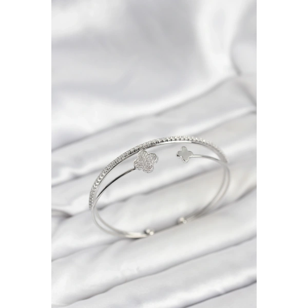 Yonca Model Pirinç Gümüş Renk Kadın Bileklik