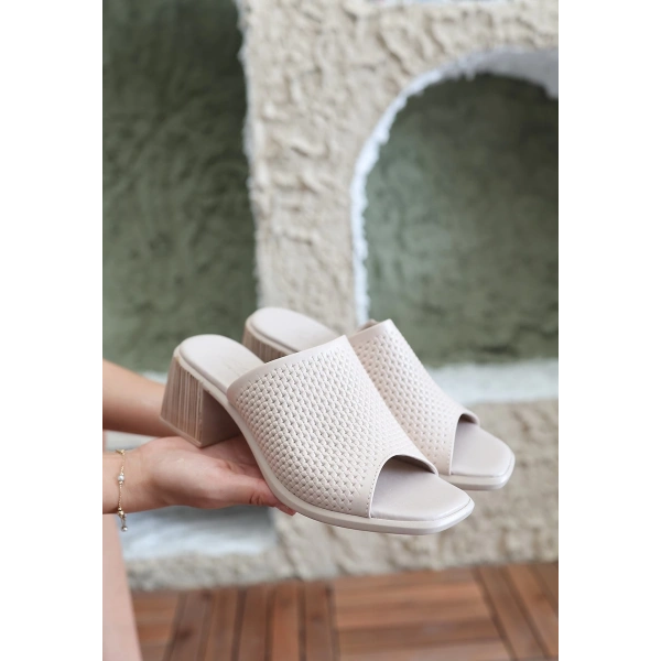 Zanna Bej Cilt Topuklu Terlik