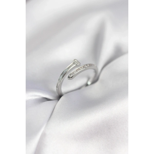 Zirkon Taşlı Gümüş Renk Yassı Çivi Model Kadın Yüzük