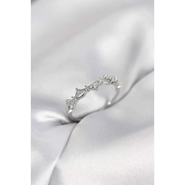 Zirkon Taşlı Pirinç Gümüş Renk Kadın Yüzük