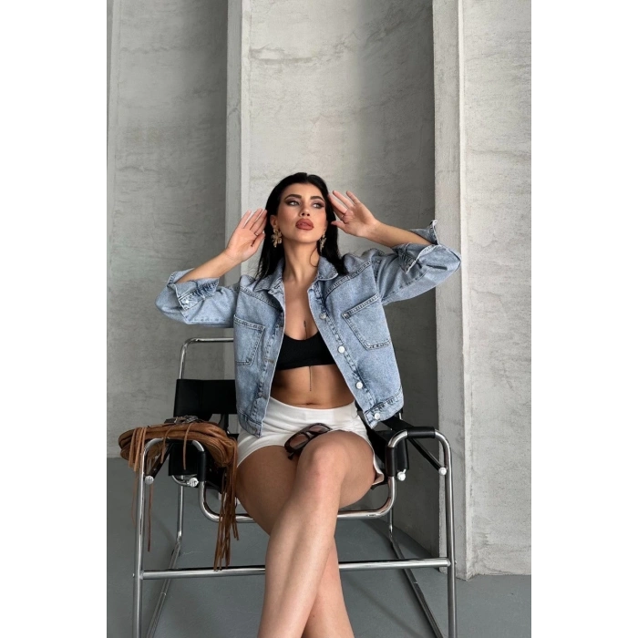 Çift cepli kol katlamalı kar yıkama crop kot ceket buz mavi d2000