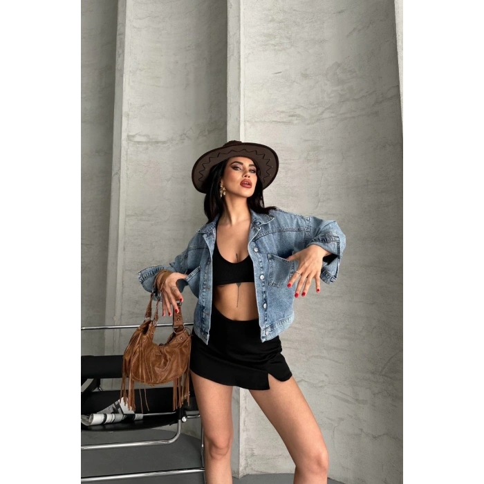 Çift cepli kol katlamalı kar yıkama crop kot ceket mavi d2000