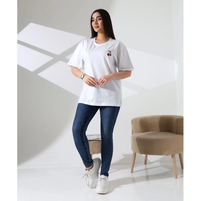 Kiraz işlemeli tişört