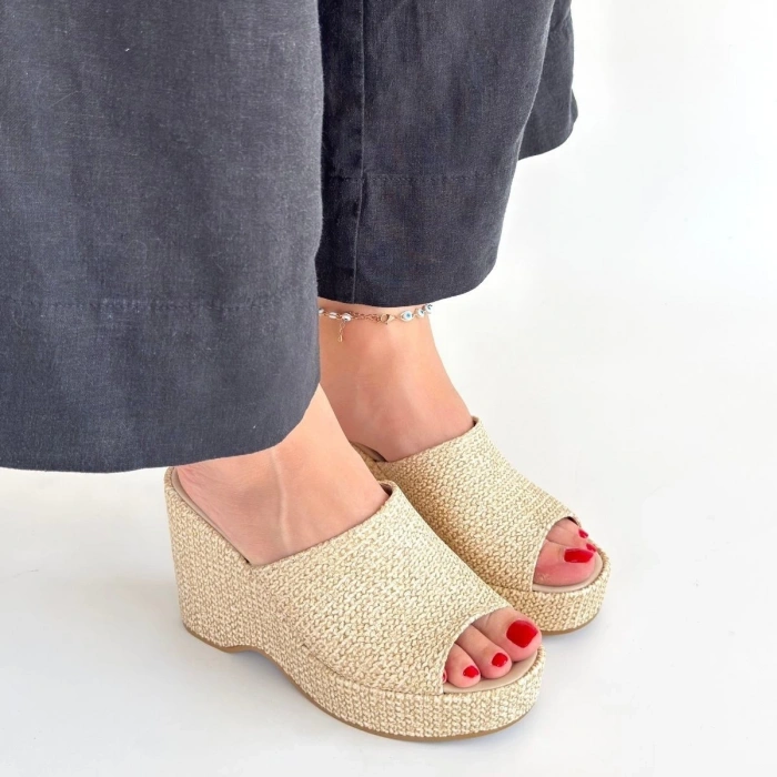 Tlay Bej Hasır Dokumalı Dolgu Topuk Terlik