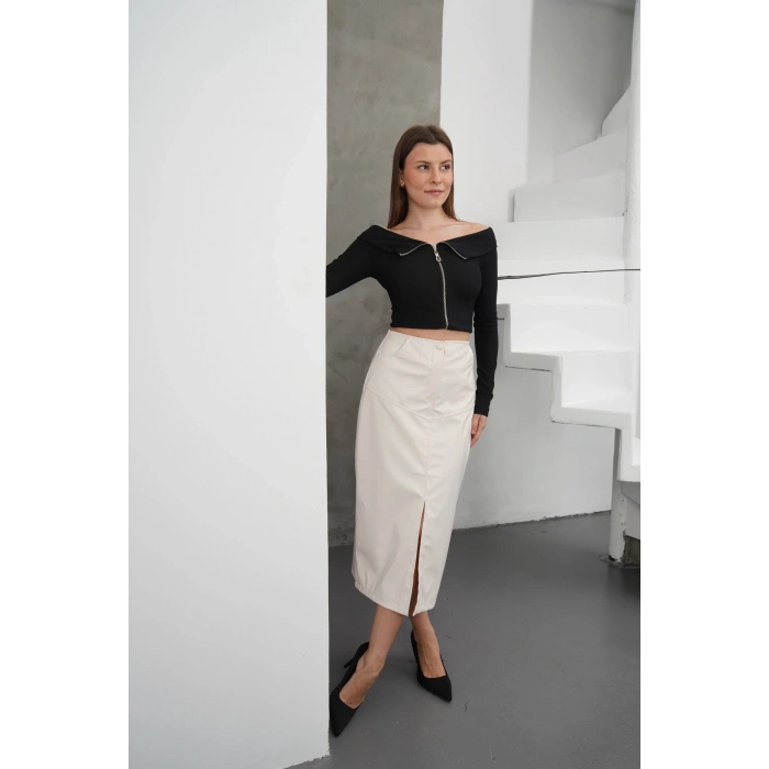 Yırtmaçlı uzun deri etek krem