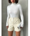 Beli lastikli çıtçıtlı deri şort krem w241007