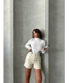 Beli lastikli çıtçıtlı deri şort krem w241007
