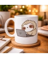 Laptoplu Tembel Hayvan Desenli Porselen Kupa MODEL 109 – Sevimli Sloth Tasarımlı Kahve Kupası , Ofis & Ev İçin Eğlenceli Hediye
