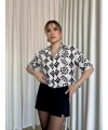Siyah beyaz baskılı crop gömlek