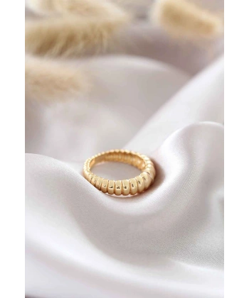 Altın Renk Ayarlamalı Burgu Kadın Yüzük