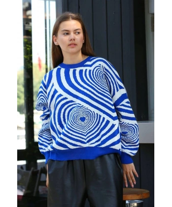 Beyaz kalp çizgili kazak saks mavisi