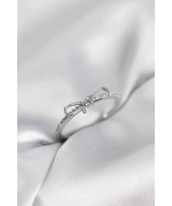 Fiyonk Model Zirkon Taşlı Gümüş Renk Kadın Yüzük