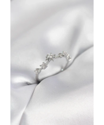 Gümüş Renk Gece Temalı Zirkon Taşlı Kadın Yüzük