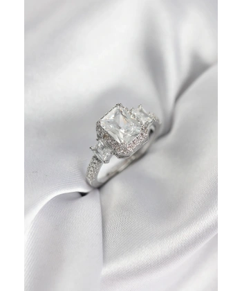 Gümüş Renk Kare Baget Zirkon Taşlı Tek Taş Model Kadın Yüzük