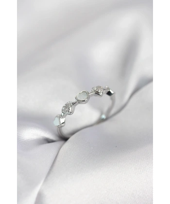 Gümüş Renk Minimal Kalp Model Zirkon Taşlı Pirinç Kadın Yüzük