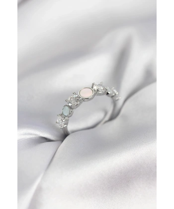 Gümüş Renk Minimal Plaka ve Zirkon Taşlı Kadın Yüzük