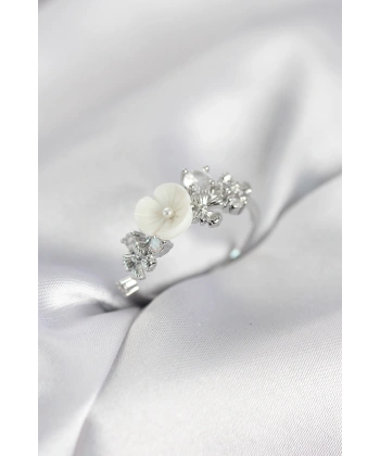 Gümüş Renk Pirinç Çiçek Model Zirkon Taşlı Kadın Yüzük