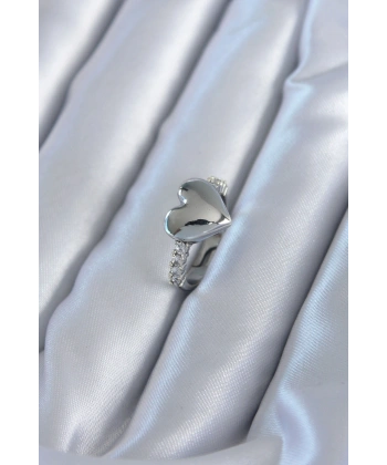 Gümüş Renk Pirinç Zirkon Taşlı Kalp Model Kadın Yüzük