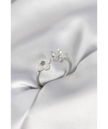 Gümüş Renk Sedefli Çiçek Model Kadın Yüzük
