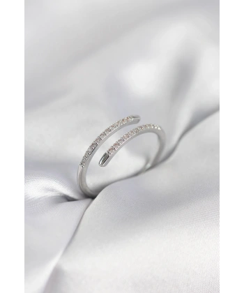 Gümüş Renk Yılan Kuyruk Model Zirkon Taşlı Kadın Yüzük