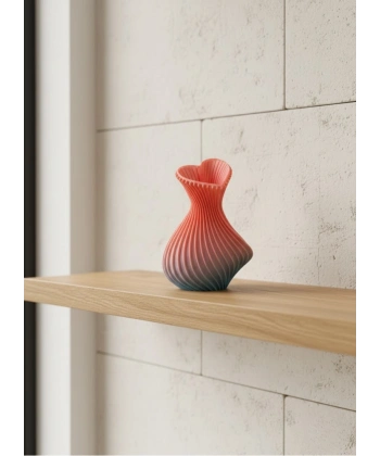 Kalp Tasarımlı Modern Dekor Vazo 15 cm Şık ve Estetik Görünüm