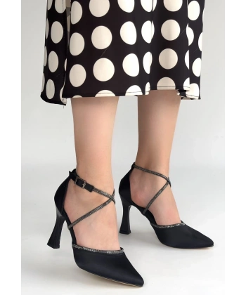 Kanji Siyah Saten Topuklu Ayakkabı