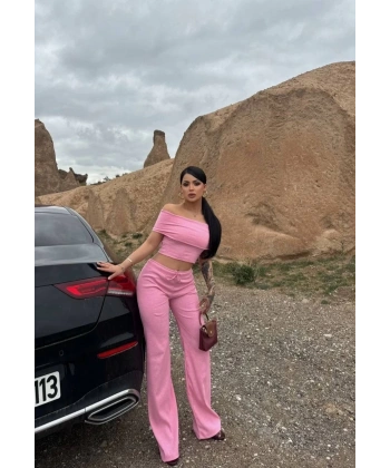 Madonna yaka bol paça pantolonlu takım